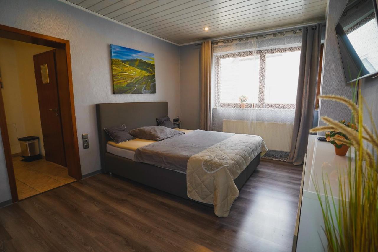 Gaestehaus Praesenzhof เบนส์ไฮม์ ภายนอก รูปภาพ