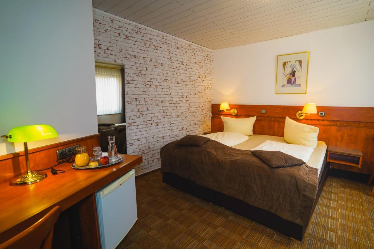 Gaestehaus Praesenzhof เบนส์ไฮม์ ภายนอก รูปภาพ