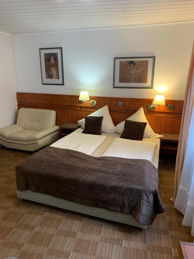 Gaestehaus Praesenzhof เบนส์ไฮม์ ภายนอก รูปภาพ