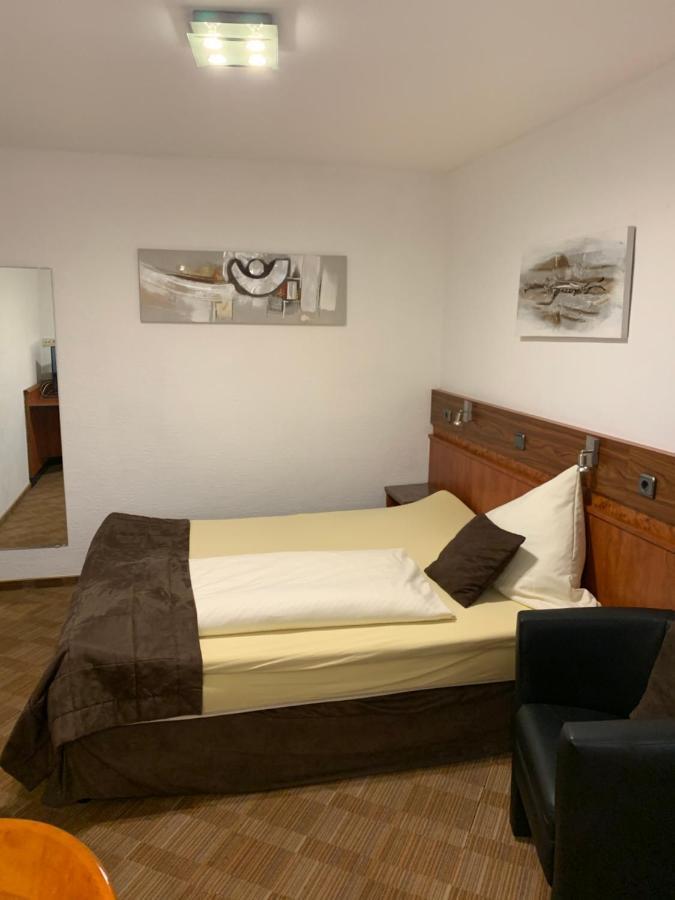 Gaestehaus Praesenzhof เบนส์ไฮม์ ภายนอก รูปภาพ