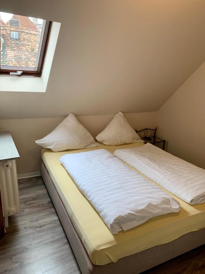 Gaestehaus Praesenzhof เบนส์ไฮม์ ภายนอก รูปภาพ