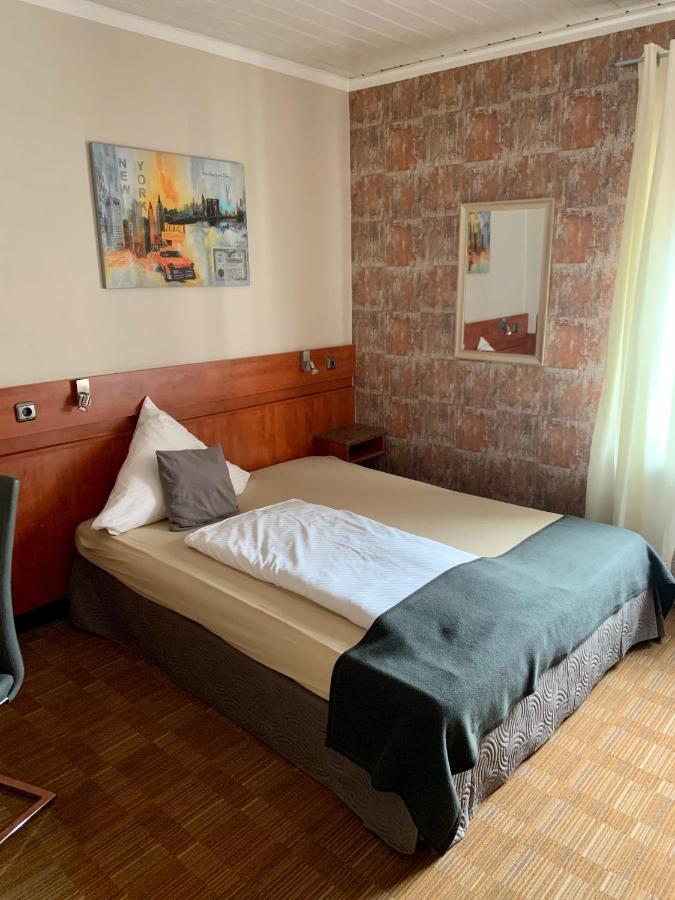Gaestehaus Praesenzhof เบนส์ไฮม์ ภายนอก รูปภาพ