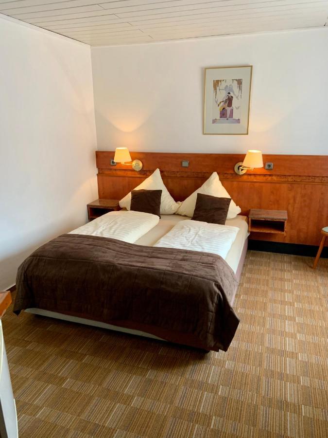 Gaestehaus Praesenzhof เบนส์ไฮม์ ภายนอก รูปภาพ