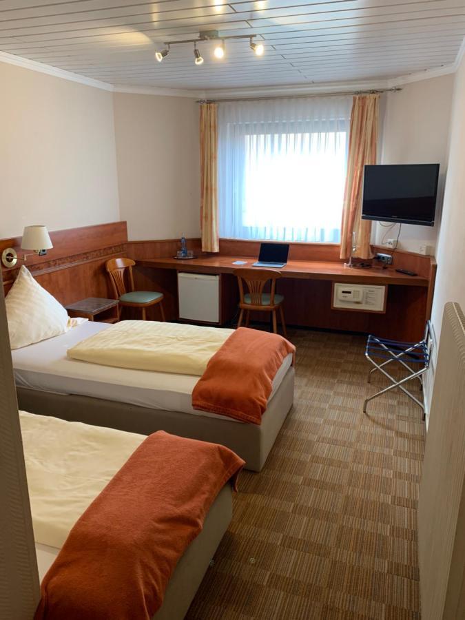 Gaestehaus Praesenzhof เบนส์ไฮม์ ภายนอก รูปภาพ