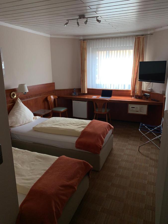 Gaestehaus Praesenzhof เบนส์ไฮม์ ภายนอก รูปภาพ